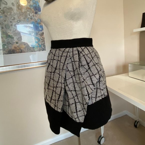 Banana Republic Black White Jacquard Knit Asymmetrical Layered Skirt US … - Picture 3 of 8